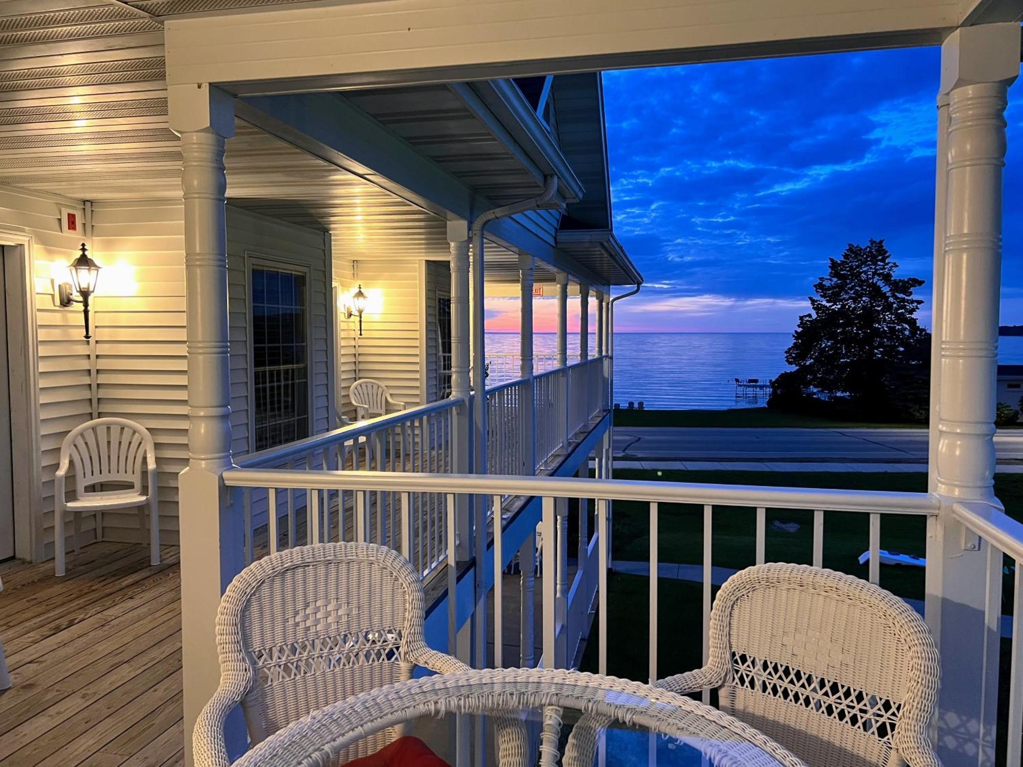 Bay Breeze Resort 以法莲 外观 照片