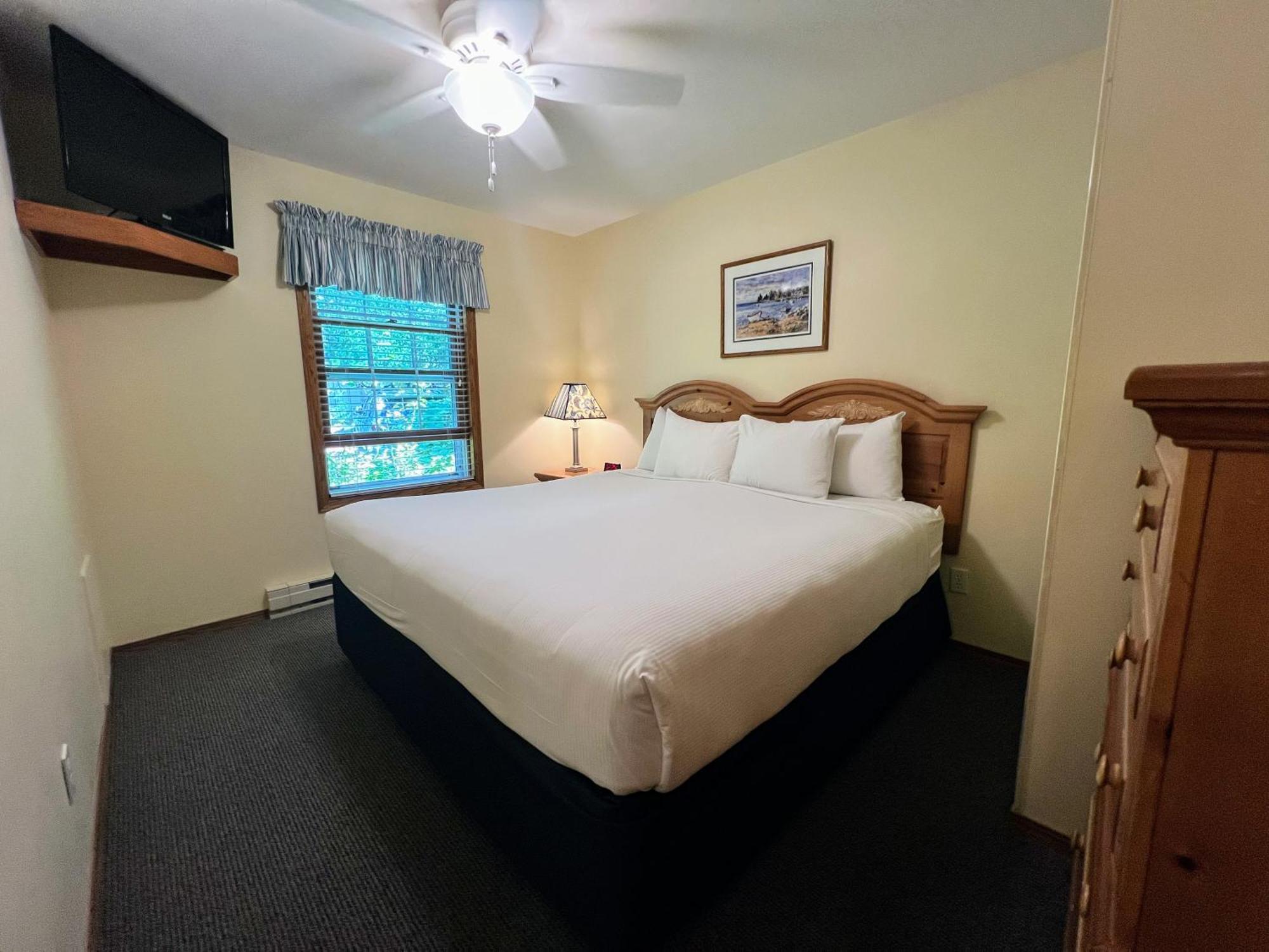 Bay Breeze Resort 以法莲 外观 照片