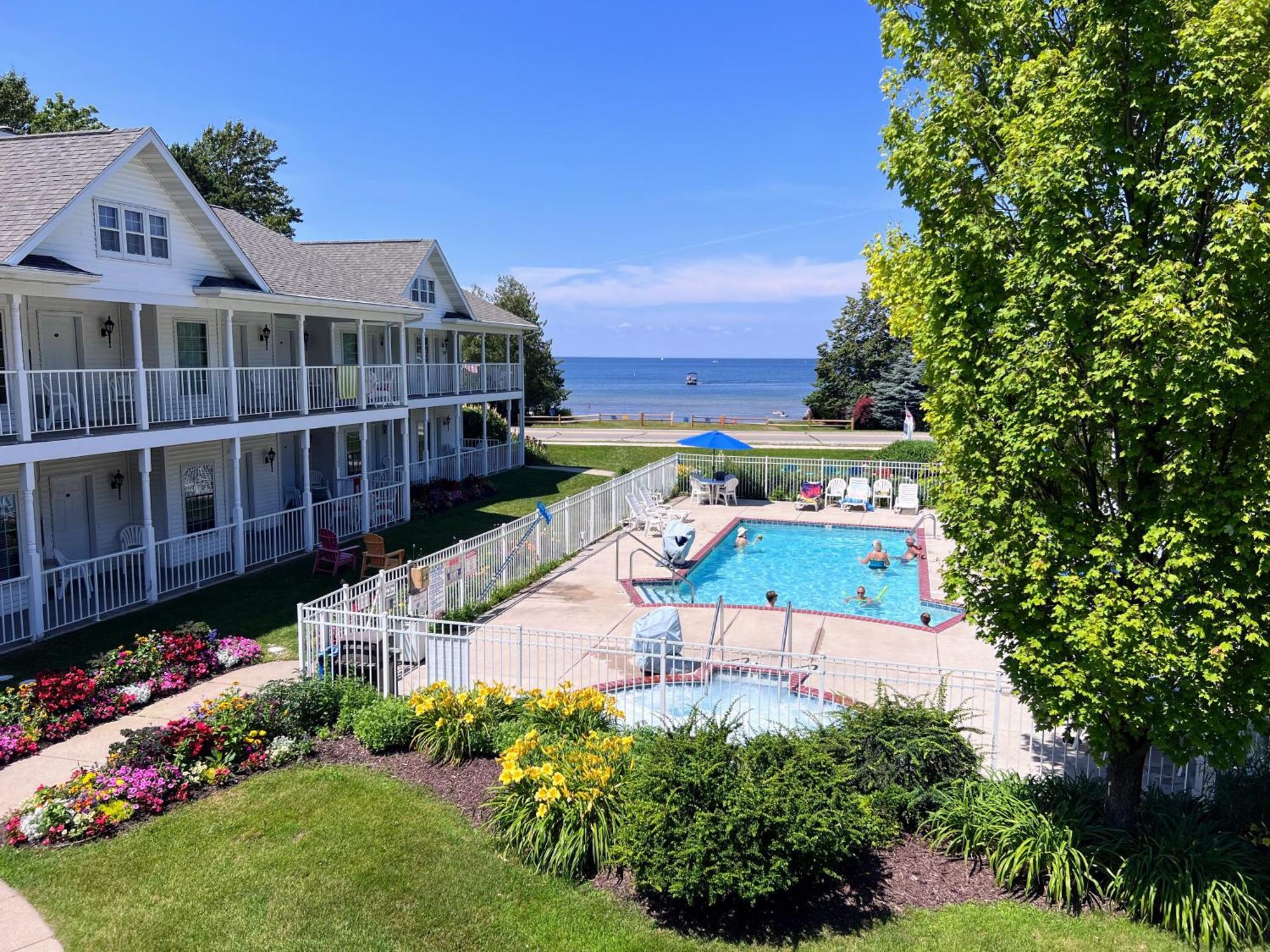 Bay Breeze Resort 以法莲 外观 照片