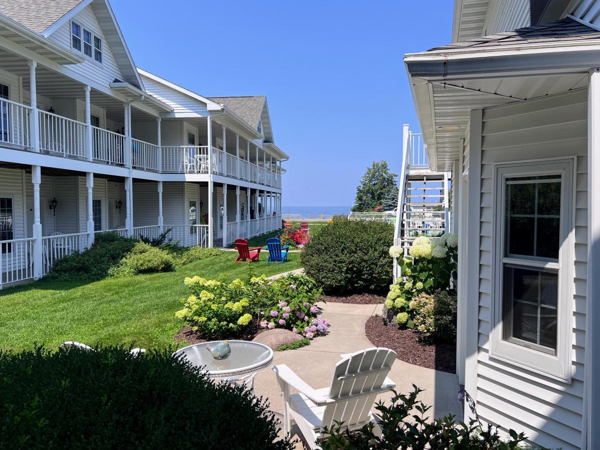 Bay Breeze Resort 以法莲 外观 照片