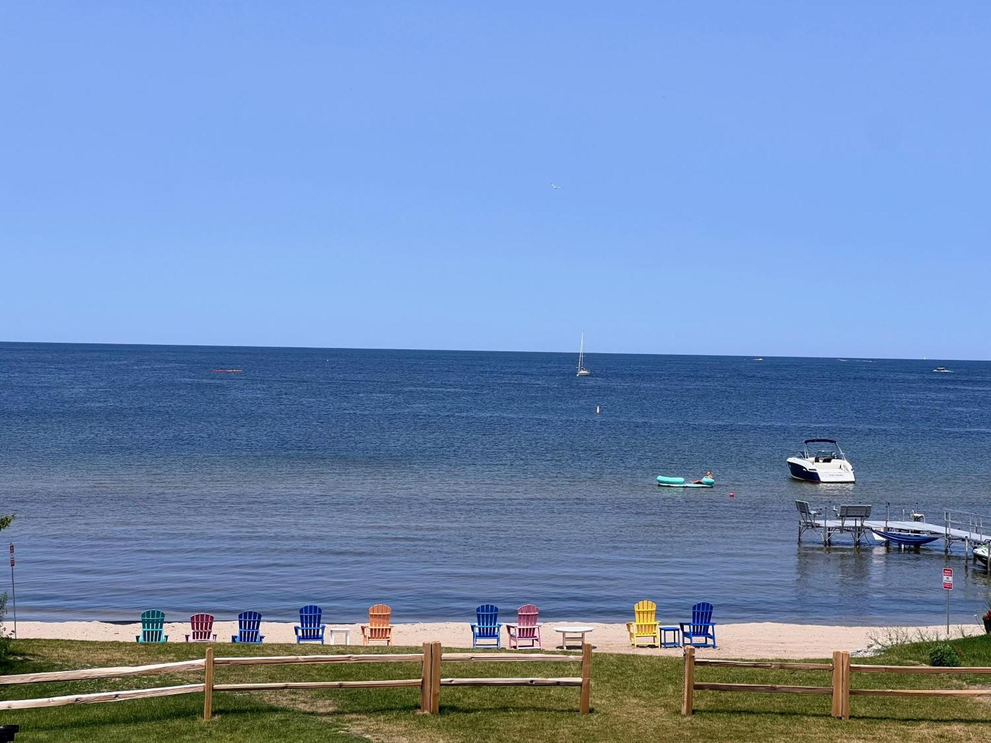 Bay Breeze Resort 以法莲 外观 照片